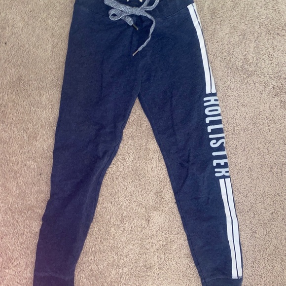 ๐ Hollister Sweats - Picture 1 of 1